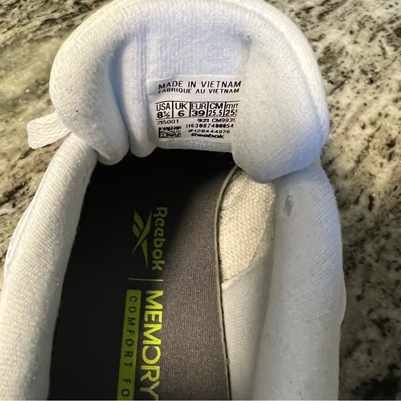 Reebok Classic Harman woman’s running sneaker. - Picture 5 of 5